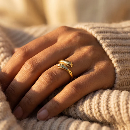 Nivora Hug Ring